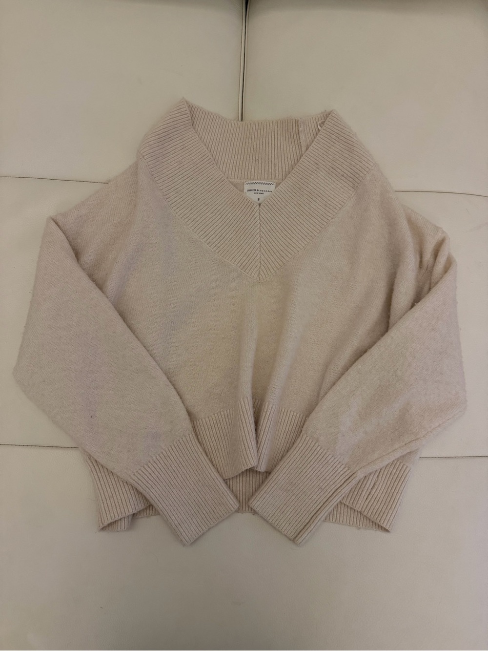 Soho & Stella cream V-neck Sweater